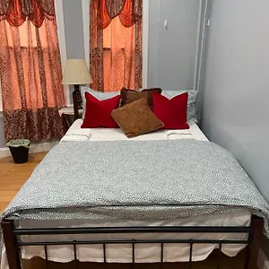 A Spacious In Queens Guest house New York
